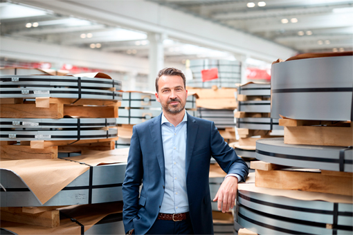 Oliver Sonst, Geschäftsführer von Stahlo Stahlservice: Als werkunabhängiges Stahlservice-Center sichern wir die Ressource Stahl und vernetzen sie mit Menschen und Technologien.